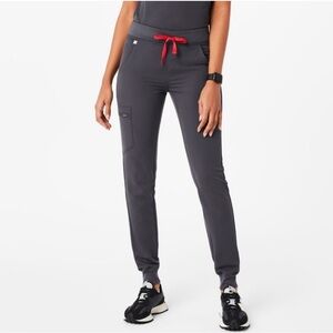 Charcoal gray grey scrub red drawstring medium petite Zamora joggers pants figs